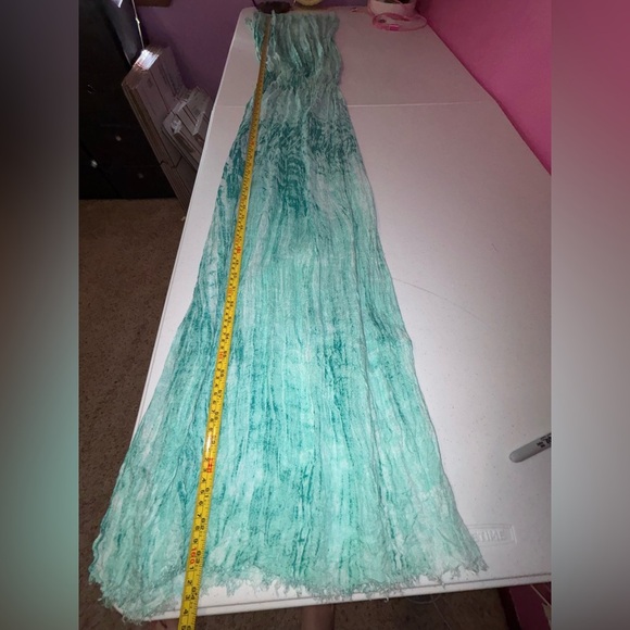 Elegant Green Scarf - Picture 7 of 7